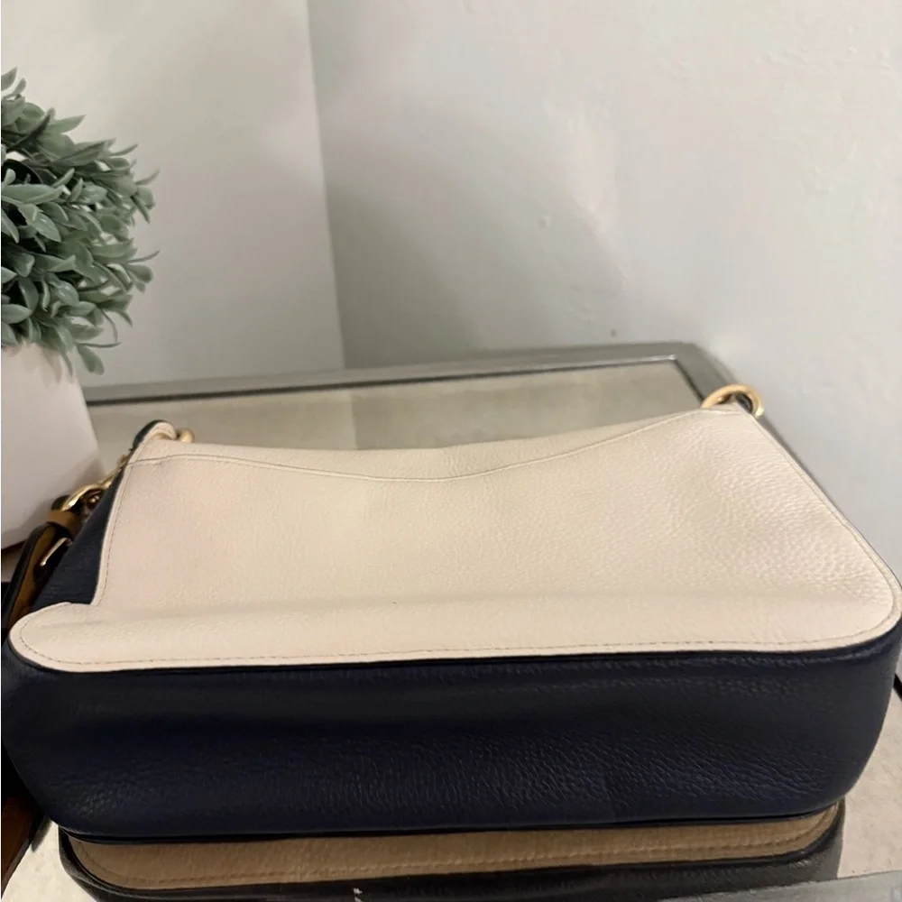 Coach | Marvel Jes Messenger With Carol Danvers